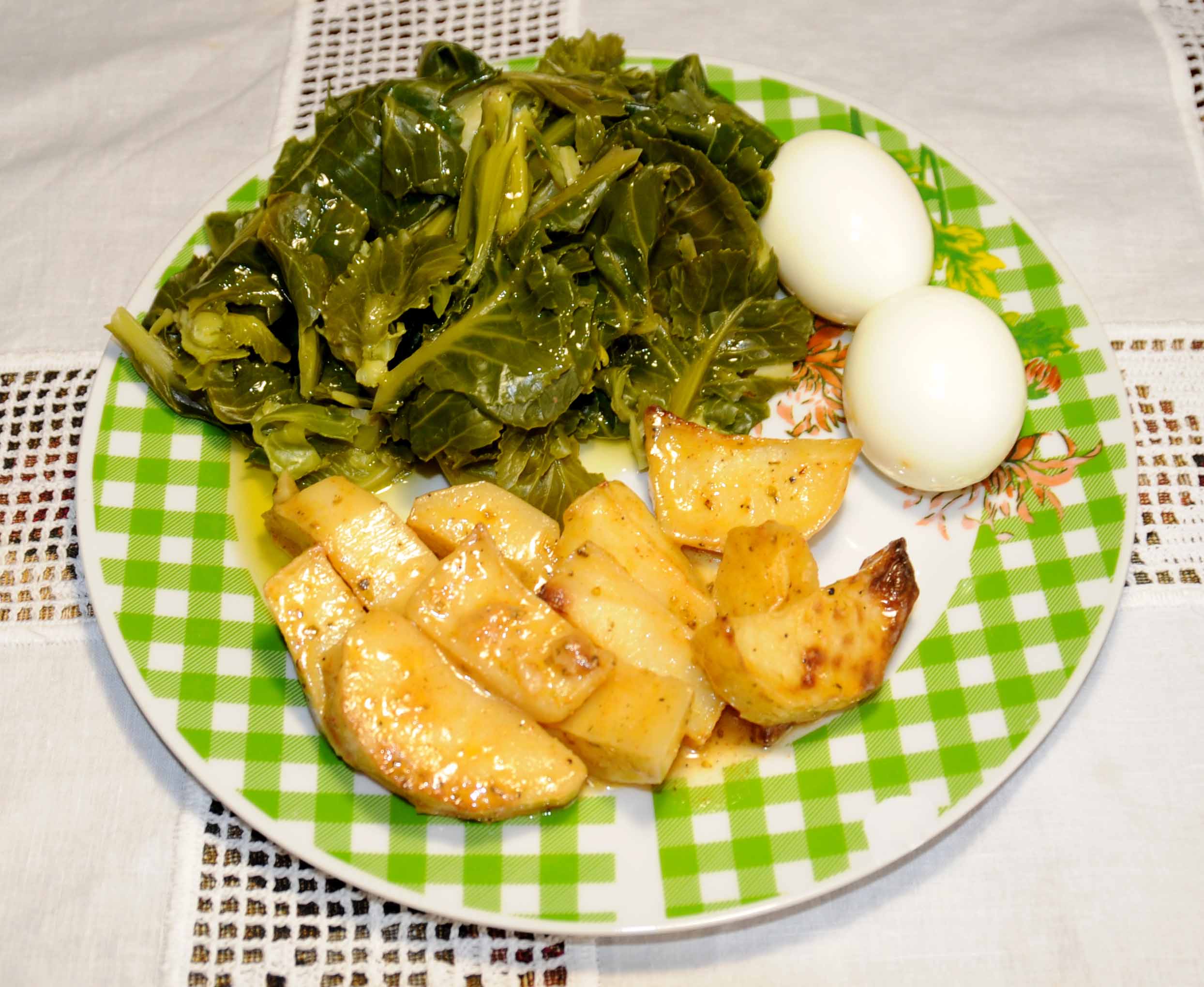 Πατάτες φούρνου με δυο αυγά και λαχανικά - Baked potatoes with two eggs and vegetables