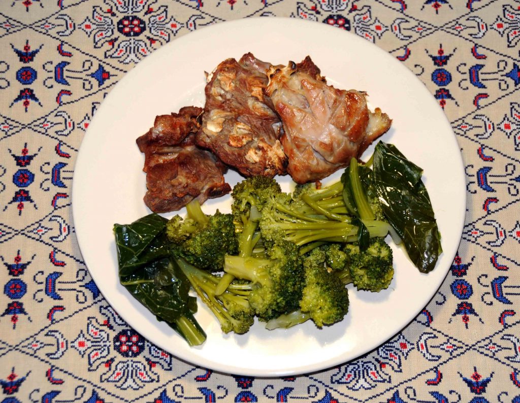 Γαλοπούλα ψητή με σαλάτα μπρόκολο ή κουνουπίδι - Roast turkey broccoli or cauliflower salad