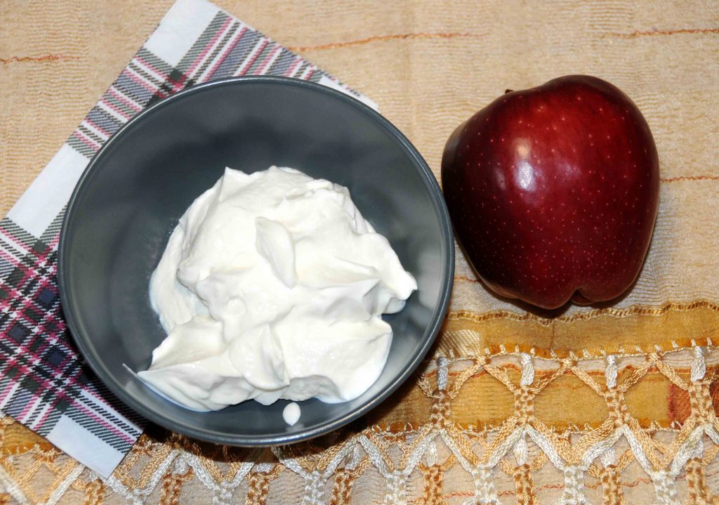 Μήλο με γιαούρτι 2% - Apple with yogurt 2%