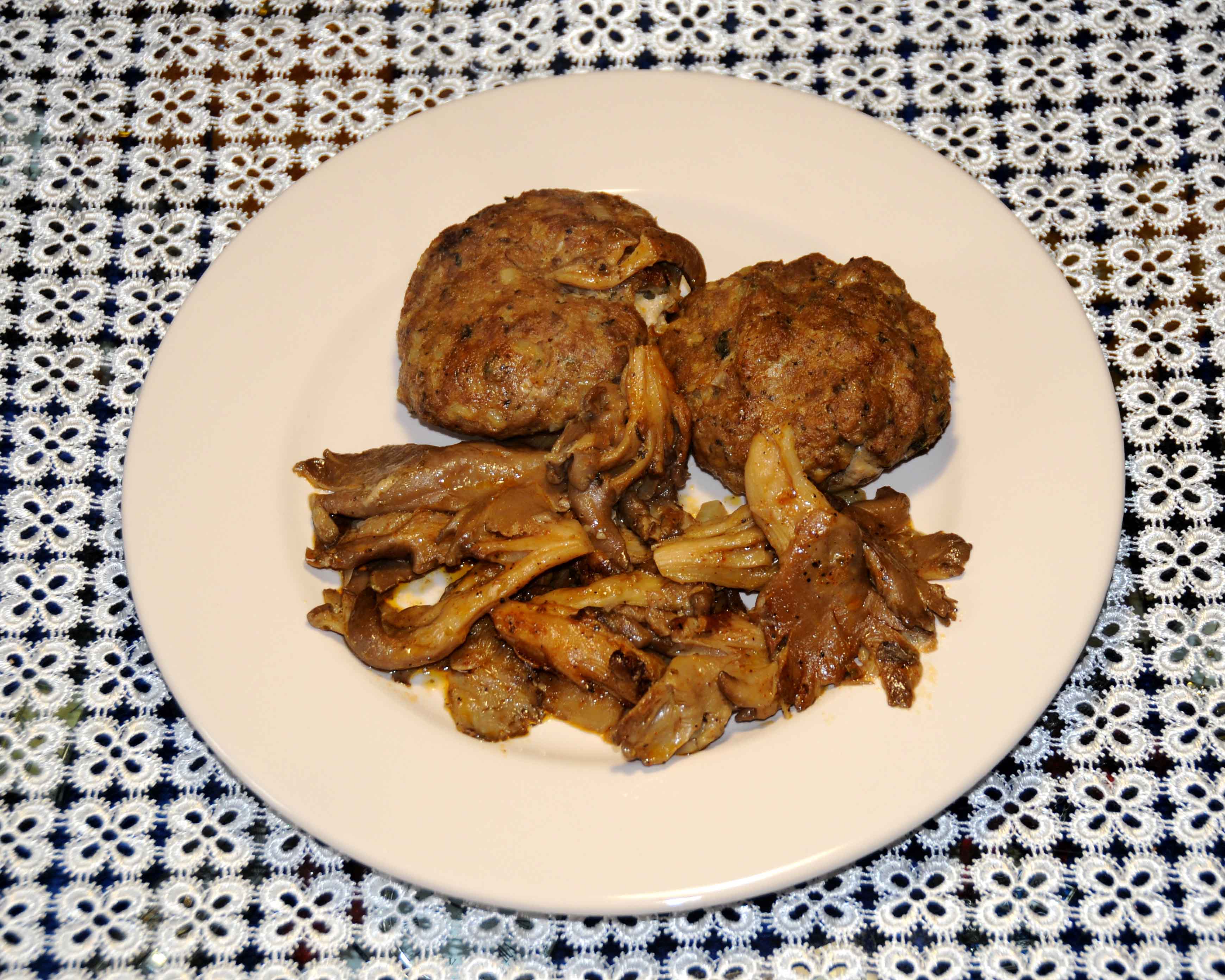 Μπιφτέκια με μανιτάρια - Burgers with mushrooms