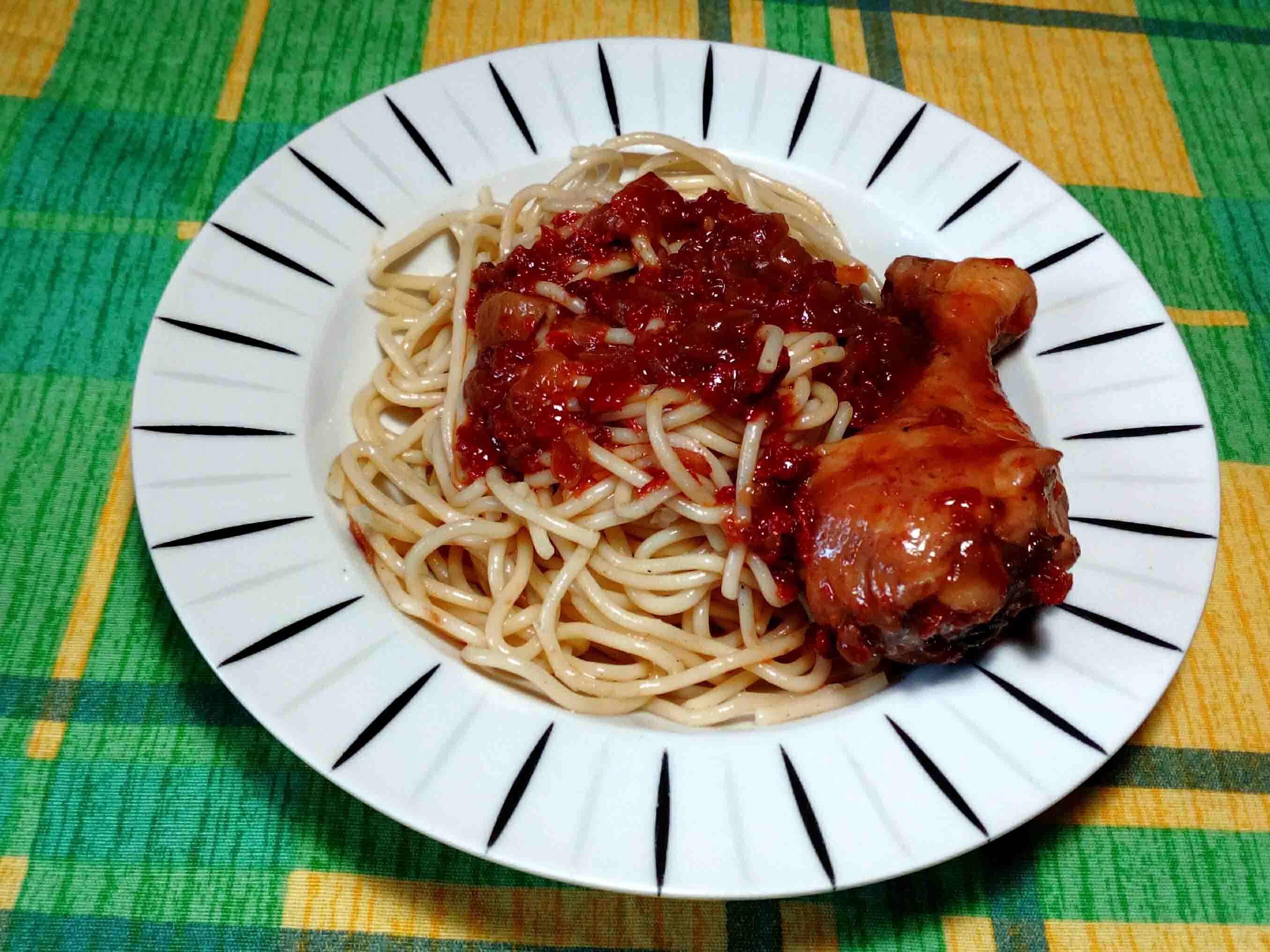 Κοτόπουλο με μακαρόνια - chicken with spaghetti