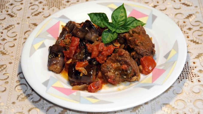 Μοσχάρι με μελιτζάνες - Beef with Eggplant
