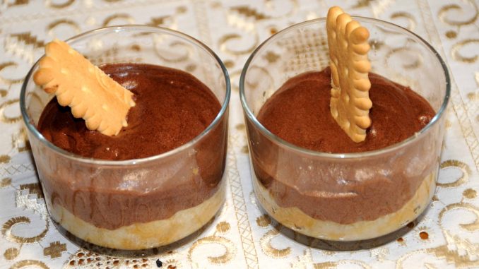Γλυκό νά το φας στο ποτήρι με σοκολάτα - Sweet to eat in the glass with chocolate