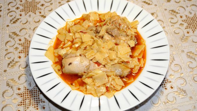 Κοτόπουλο με χυλοπίτες σπιτικές - Chicken with homemade noodles in small pieces