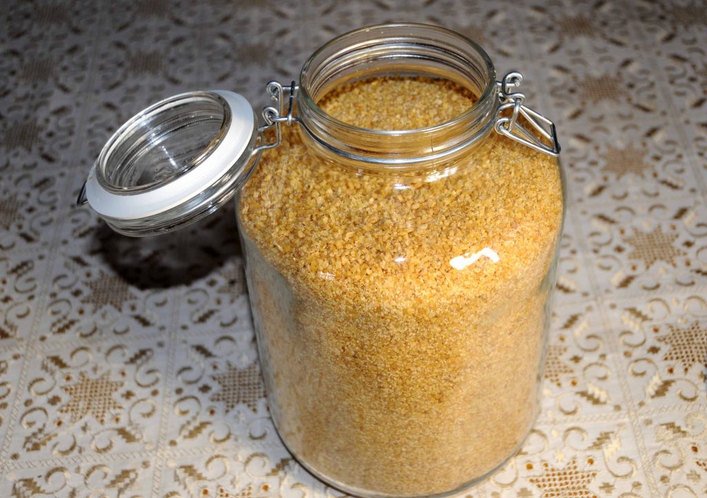 Σπιτικός τραχανάς με σιτάρι τριμμένο - Homemade frumenty with grated grain