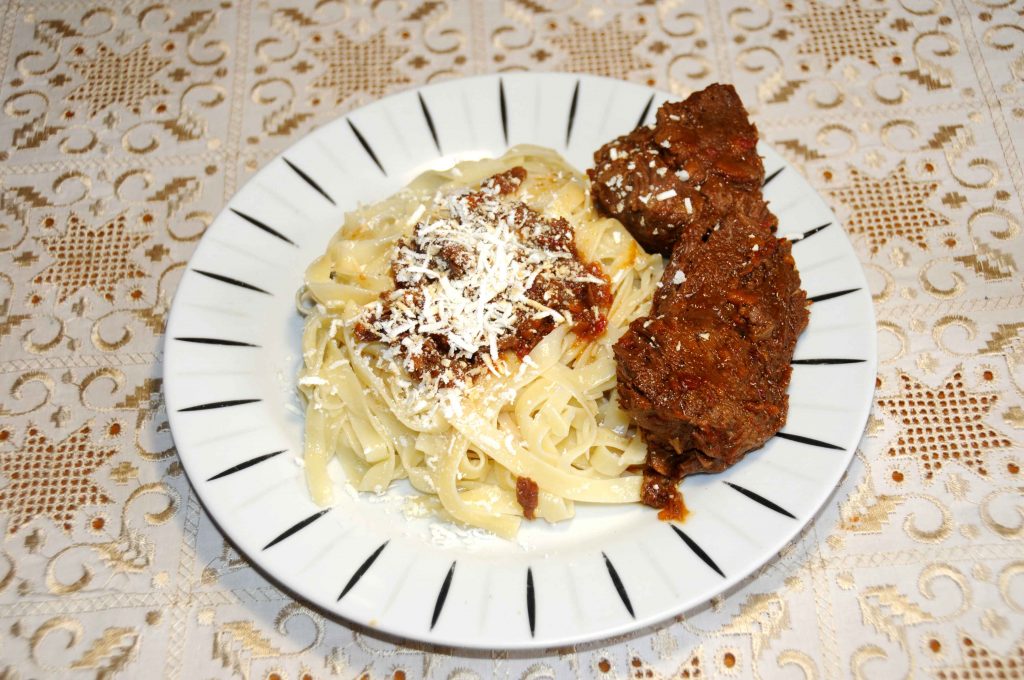 Σπιτικά λαζάνια με μοσχάρι - Homemade noodles with beef