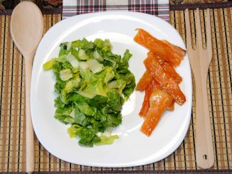 Σολομός με σαλάτα - Salmon with salad