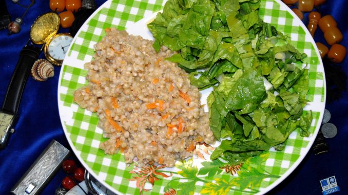 Φαγόπυρο με σαλάτα μαρούλι - Buckwheat with Lettuce Salad