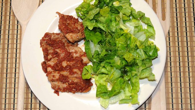 Ψαρονέφρι κοκκινιστό με σαλάτα - Tenderloin with salad