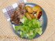 Χοιρινό με πατάτες και σαλάτα﻿ - Pork with potatoes and salad
