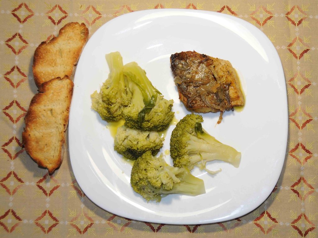 Ψητός μπακαλιάρος με μπρόκολο - Roast cod with broccoli
