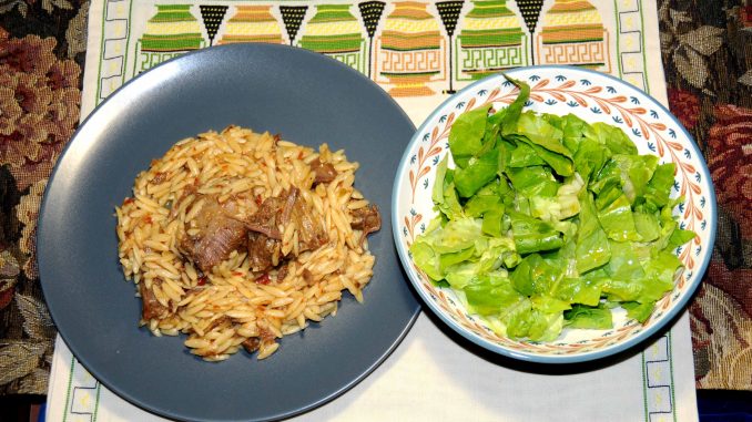 Αρνί γιουβέτσι με σαλάτα - Lamb yuveci with salad