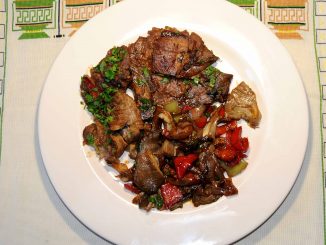 Μπριζόλες με Μανιτάρια και Πιπεριές - Steaks with Mushrooms and Peppers