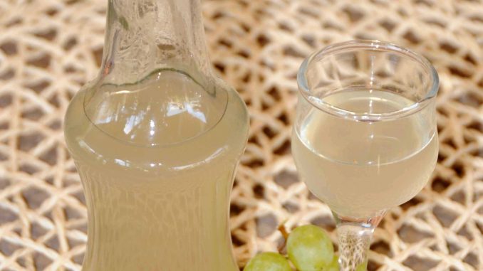 Λικέρ απο σταφύλι άσπρη σταφίδα - Green Seedless Grapes Liqueur
