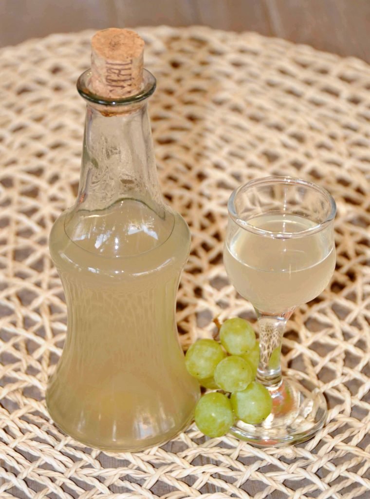 Λικέρ απο σταφύλι άσπρη σταφίδα - Green Seedless Grapes Liqueur