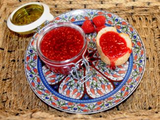 Μαρμελάδα από κόκκινο ήμερο βατόμουρο - Red raspberry jam