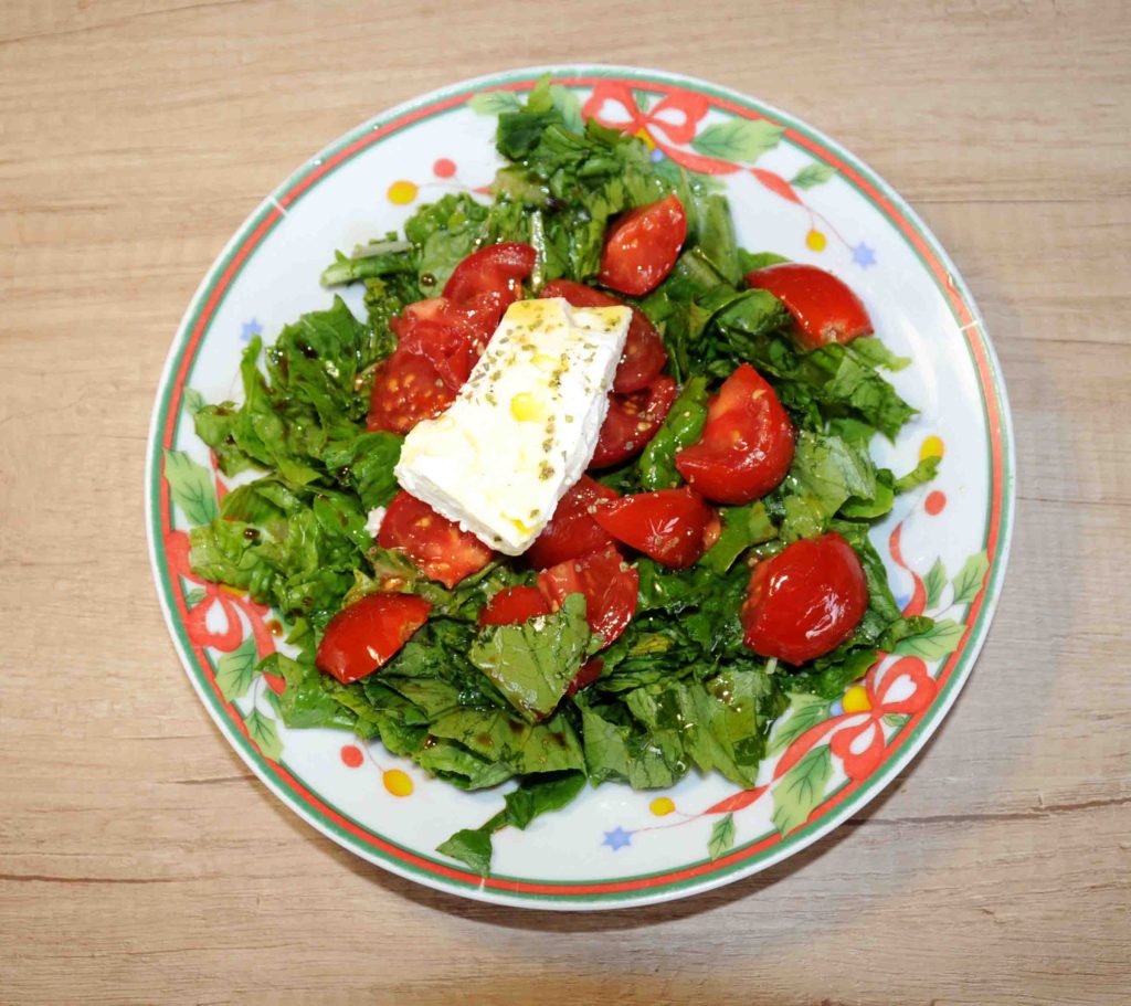 Σαλάτα μαρούλι ρόκα ντοματίνια και φέτα - Rocket salad lettuce tomatoes and cheese