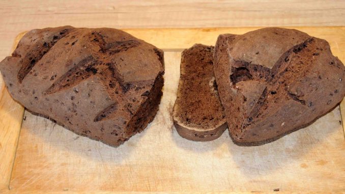 Ψωμί με χαρουπάλευρο - Bread with carob flour