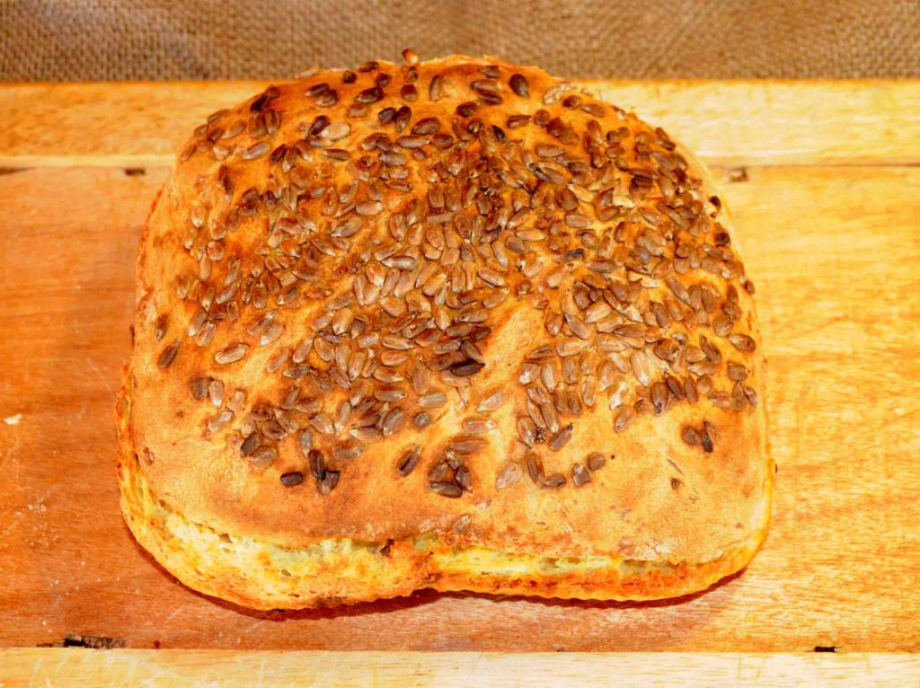 Σπιτικό ψωμί με ηλιόσπορους