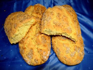 Σπιτικό ψωμί με ηλιόσπορους - Homemade bread with sunflower seeds