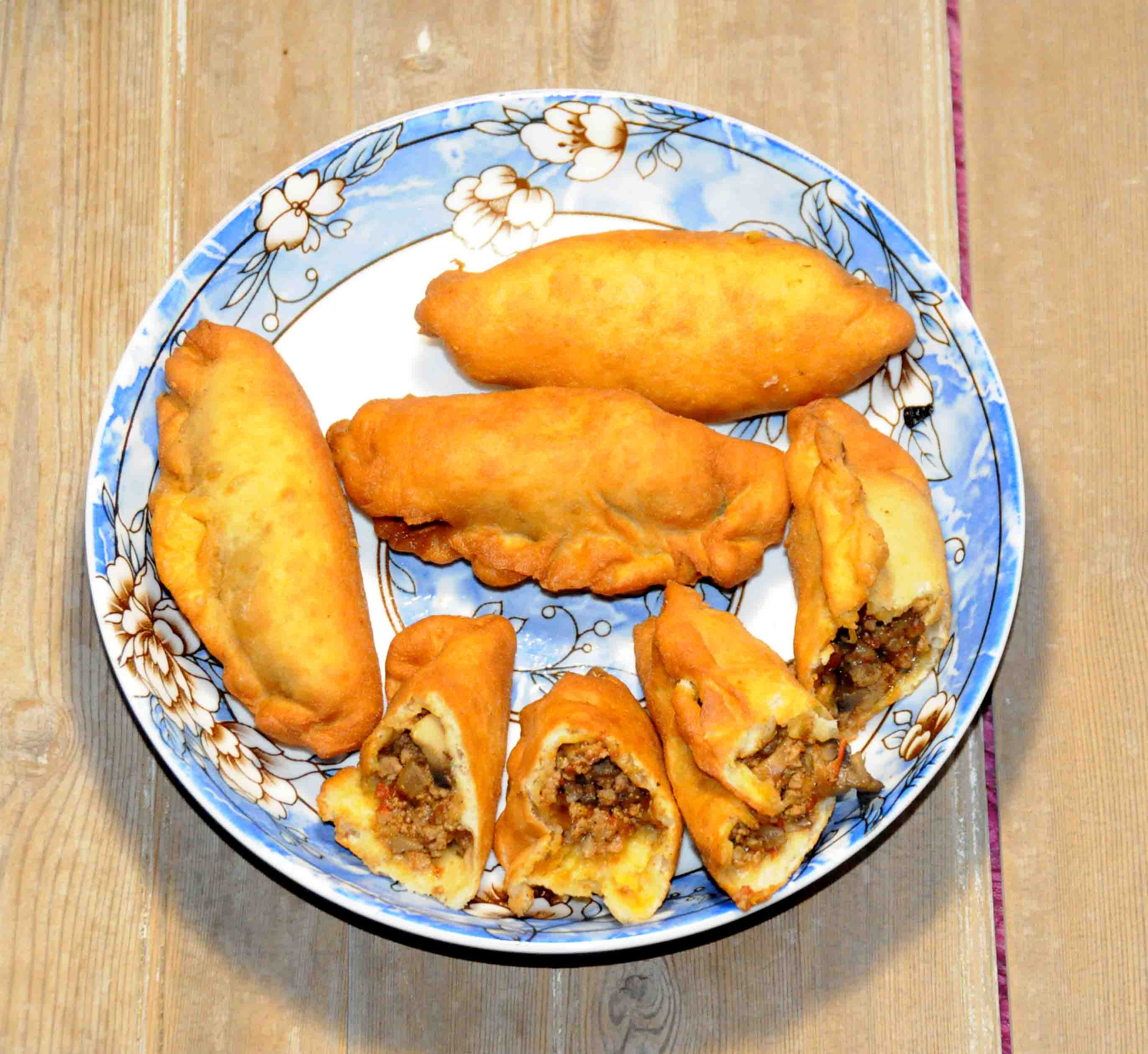 Πιροσκί με κιμά και μανιτάρια - piroshki with minced meat and mushrooms