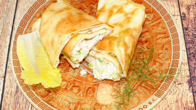 Αραβική πίτα με τόνο, καλαμπόκι και μαγιονέζα