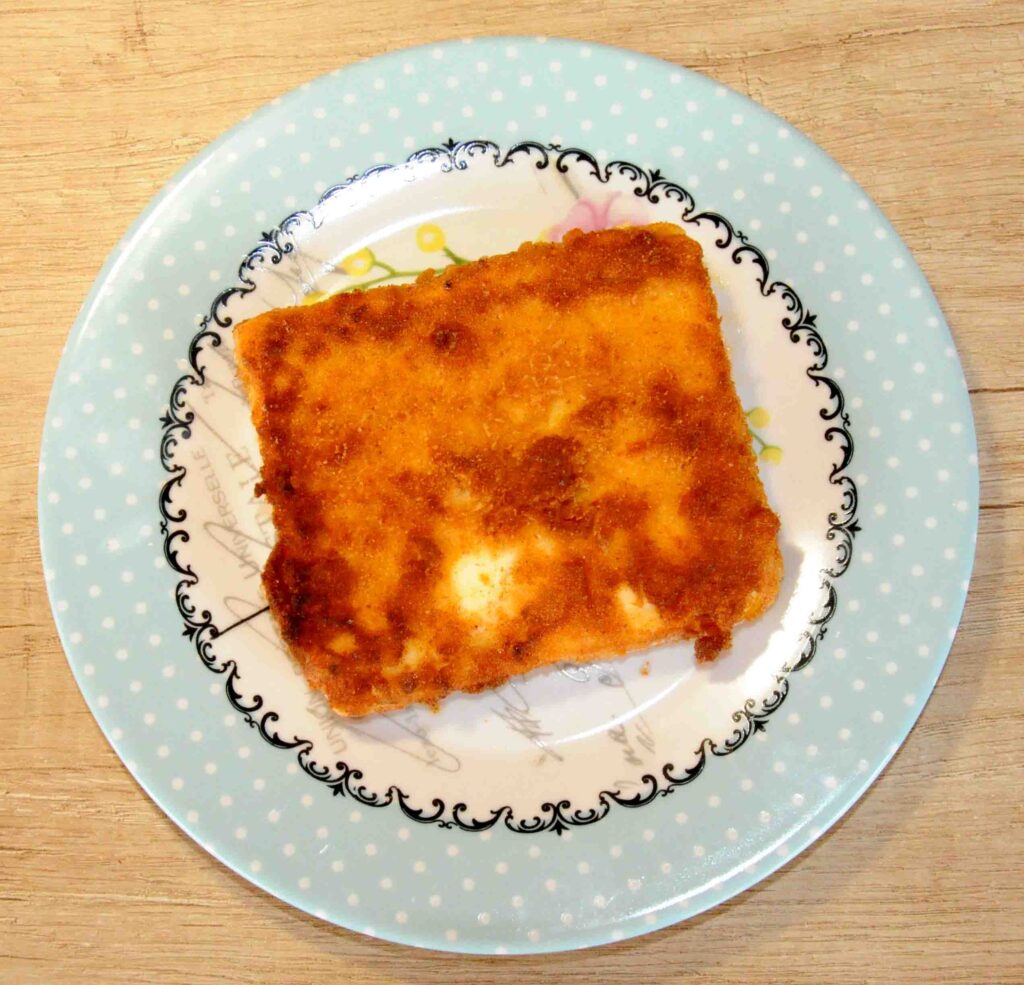 Σαγανάκι με τυρί φέτα και τριμμένη φρυγανιά