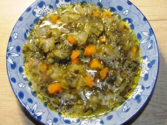 Σούπα με σπανάκι καρότο και λάχανο