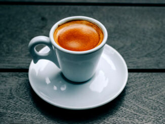 Όλη η διαδικασία για το πώς να φτιάξετε έναν υπέροχο καφέ Caffe corretto